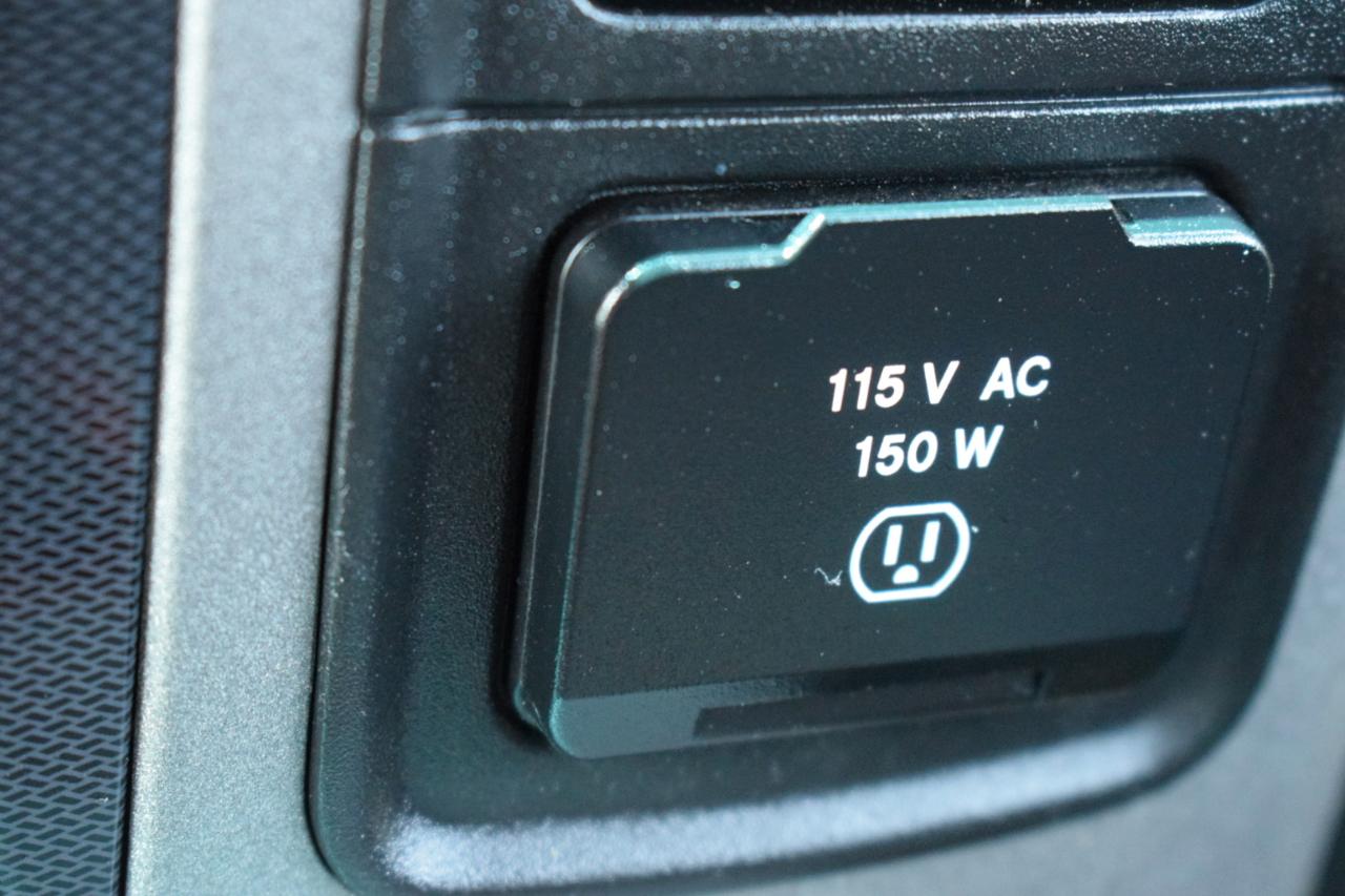 RAM 1500 Rebel Crew Cab SWB 4WD 2016