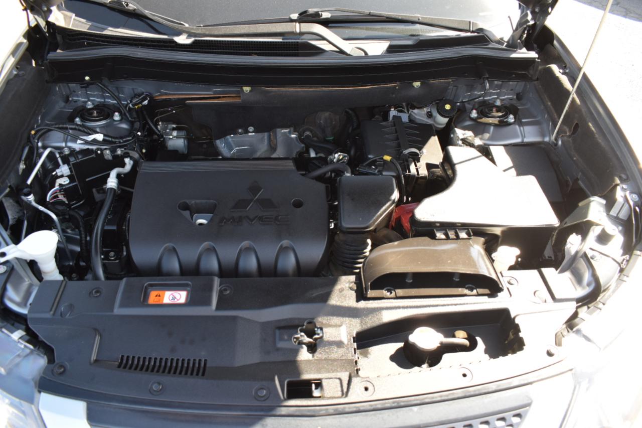 Mitsubishi Outlander ES 2WD 2020