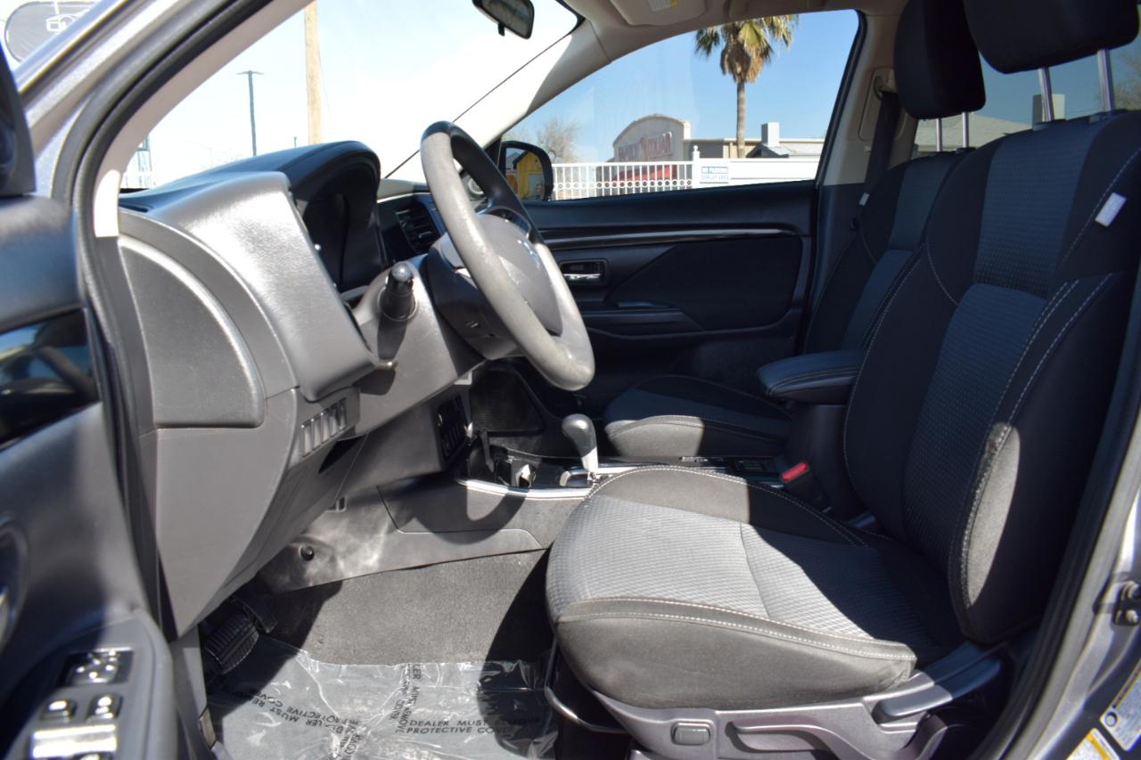 Mitsubishi Outlander ES 2WD 2020