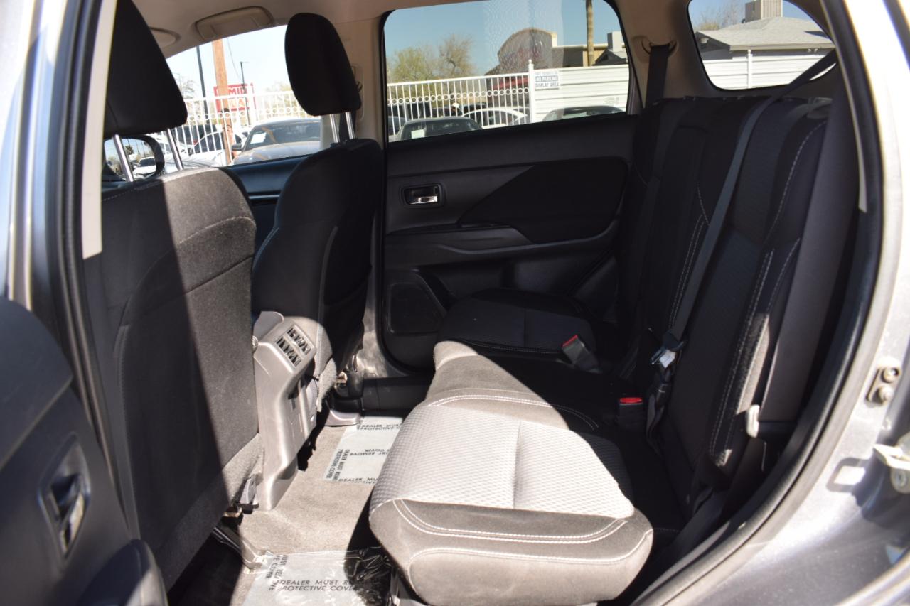 Mitsubishi Outlander ES 2WD 2020