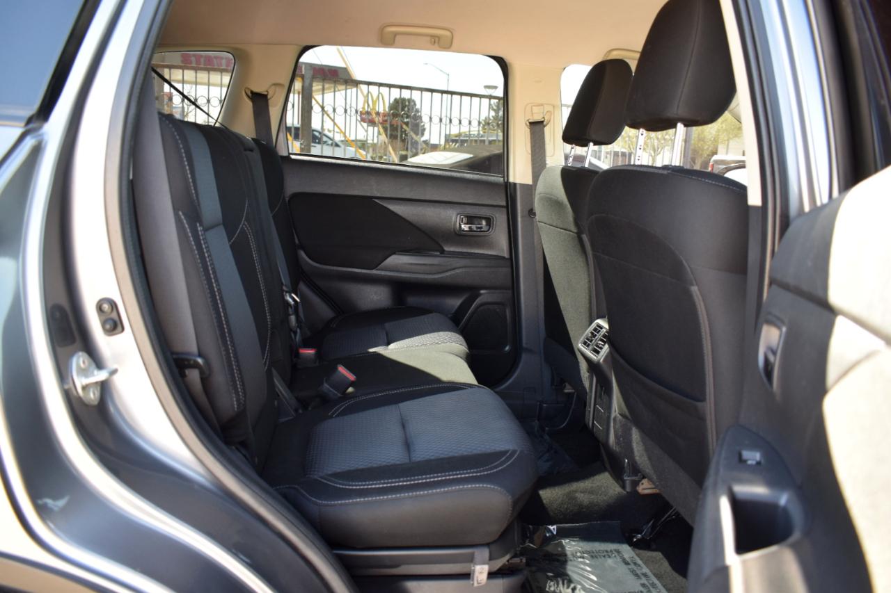 Mitsubishi Outlander ES 2WD 2020