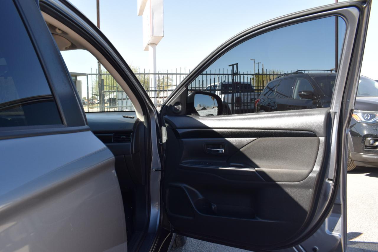 Mitsubishi Outlander ES 2WD 2020