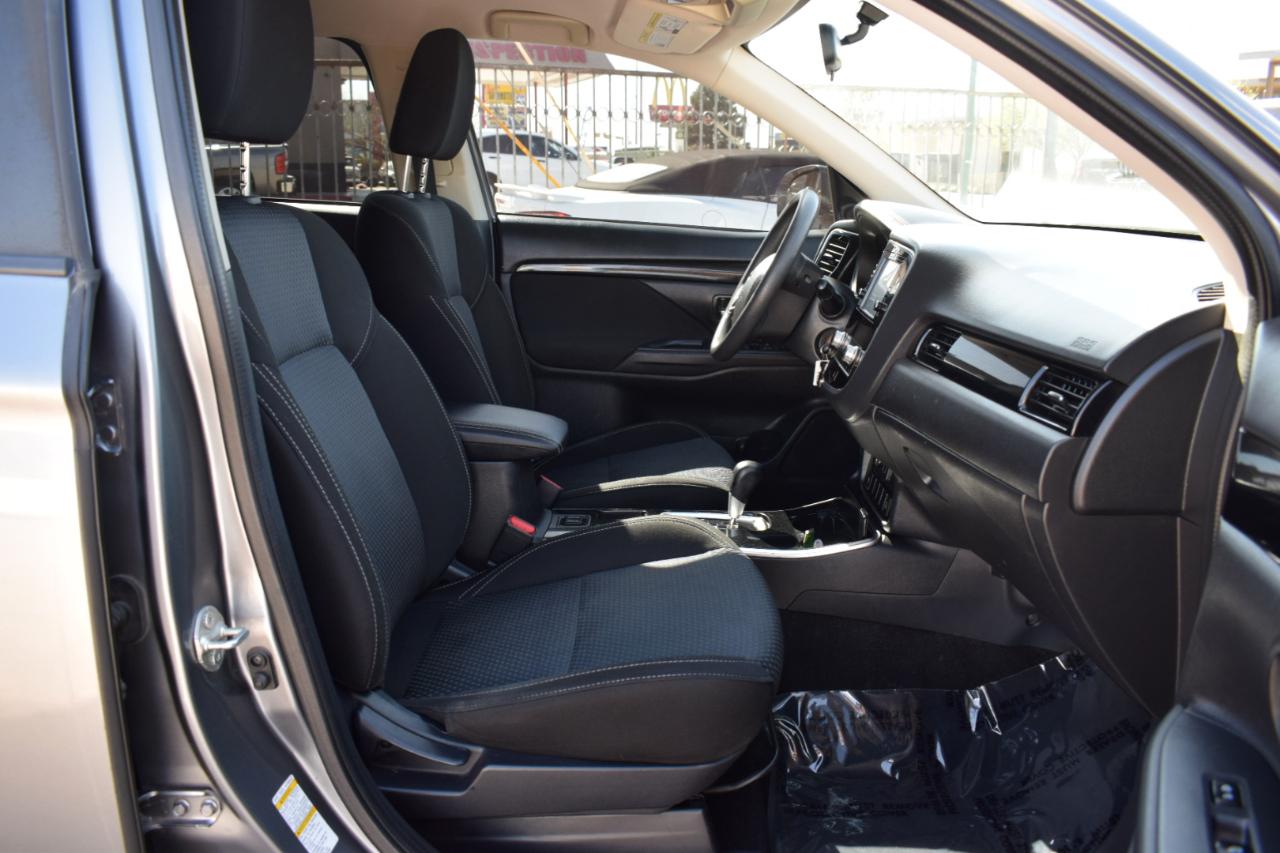 Mitsubishi Outlander ES 2WD 2020