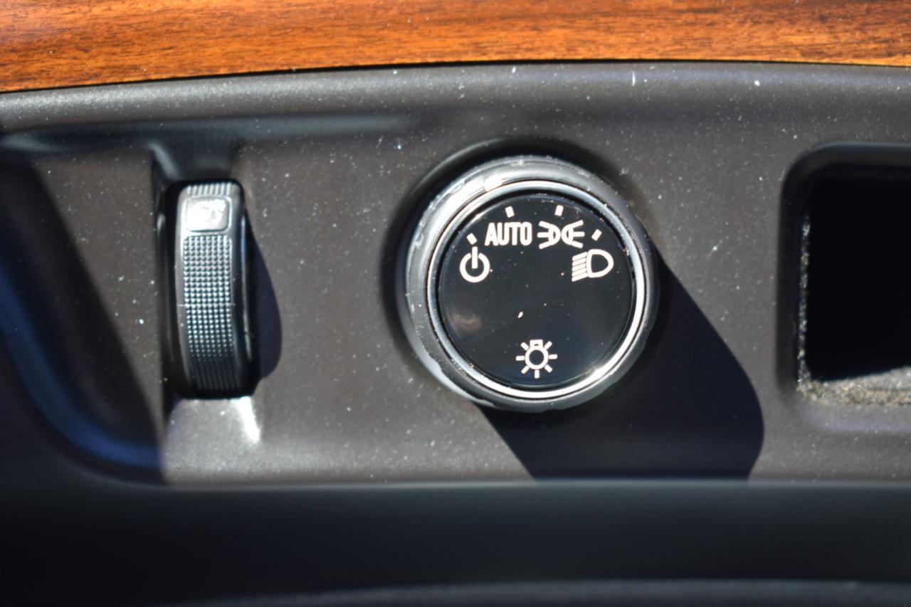 Cadillac Escalade Luxury 2WD 2015