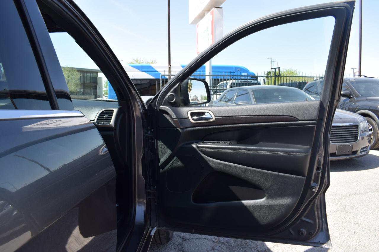 Jeep Grand Cherokee Laredo 4WD 2015