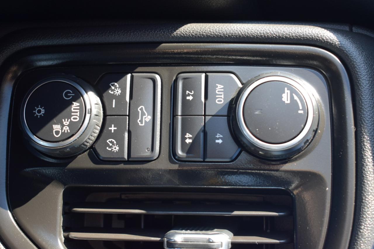 Chevrolet Silverado 1500 Custom Trail Boss Crew Cab Short Box 4WD 2019