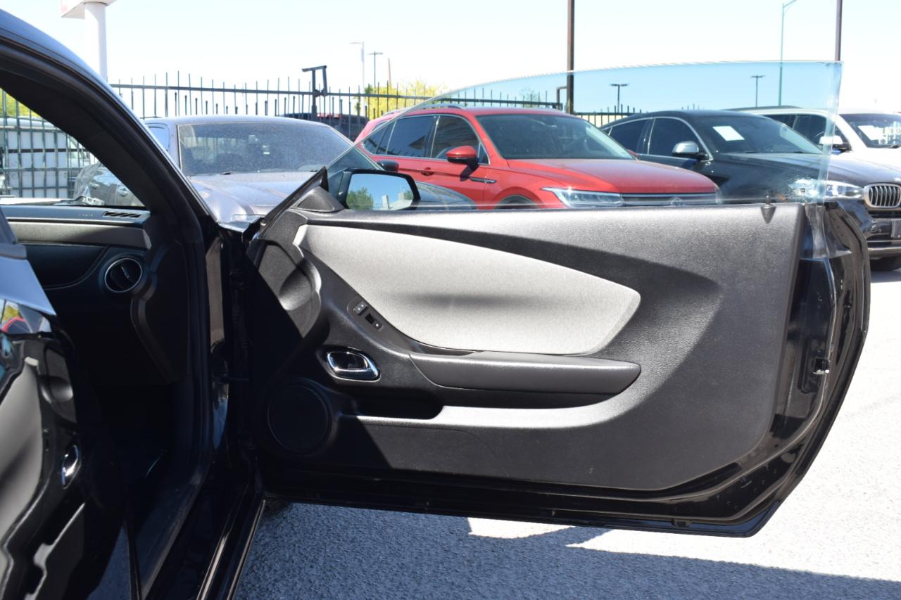 Chevrolet Camaro 1LS Coupe 2015