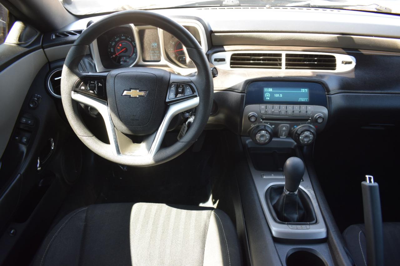 Chevrolet Camaro 1LS Coupe 2015