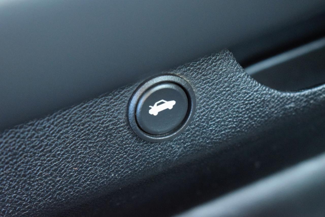 Chevrolet Camaro 1LS Coupe 2015