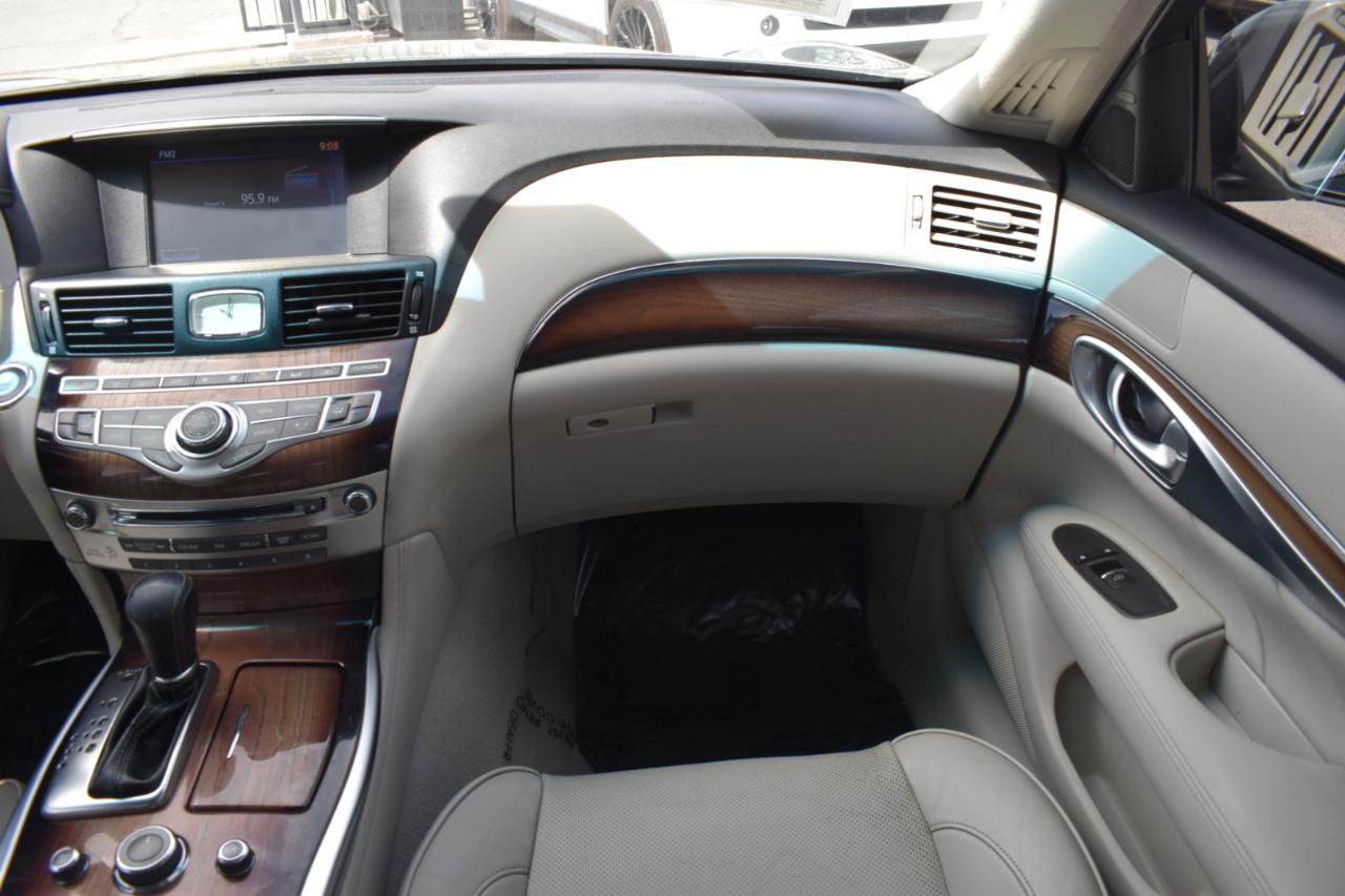 Infiniti Q70 37 2014