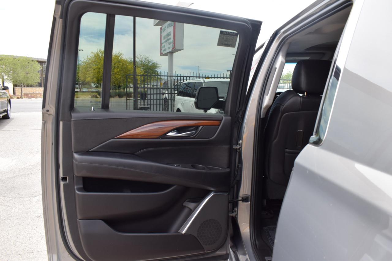 Cadillac Escalade ESV 2WD Luxury 2017