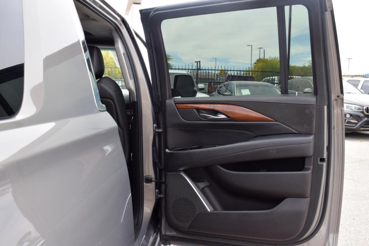 Cadillac Escalade ESV 2WD Luxury 2017