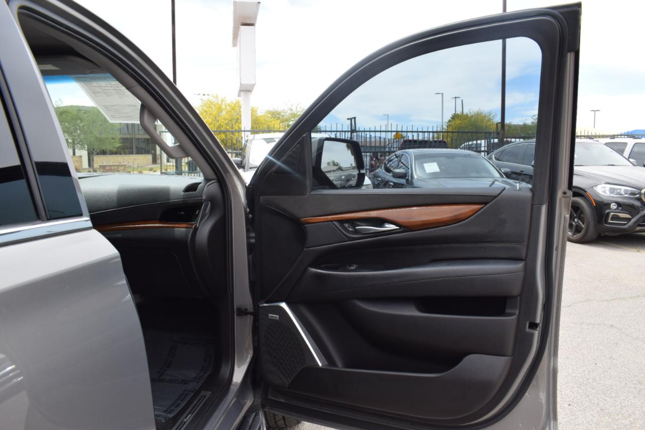 Cadillac Escalade ESV 2WD Luxury 2017