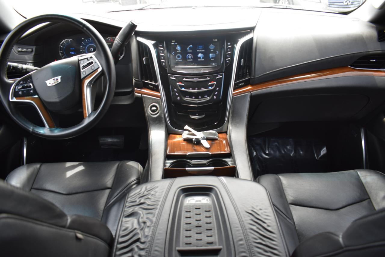 Cadillac Escalade ESV 2WD Luxury 2017