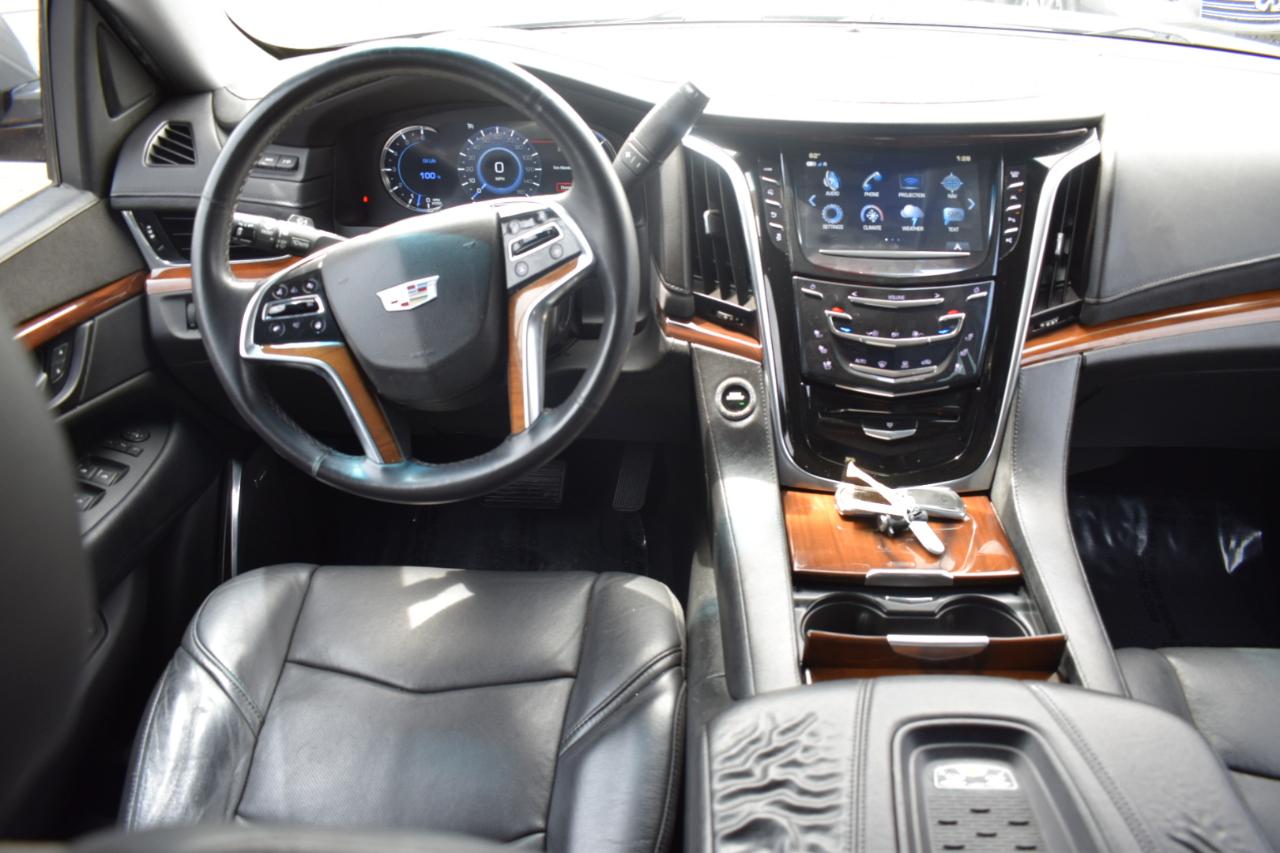 Cadillac Escalade ESV 2WD Luxury 2017