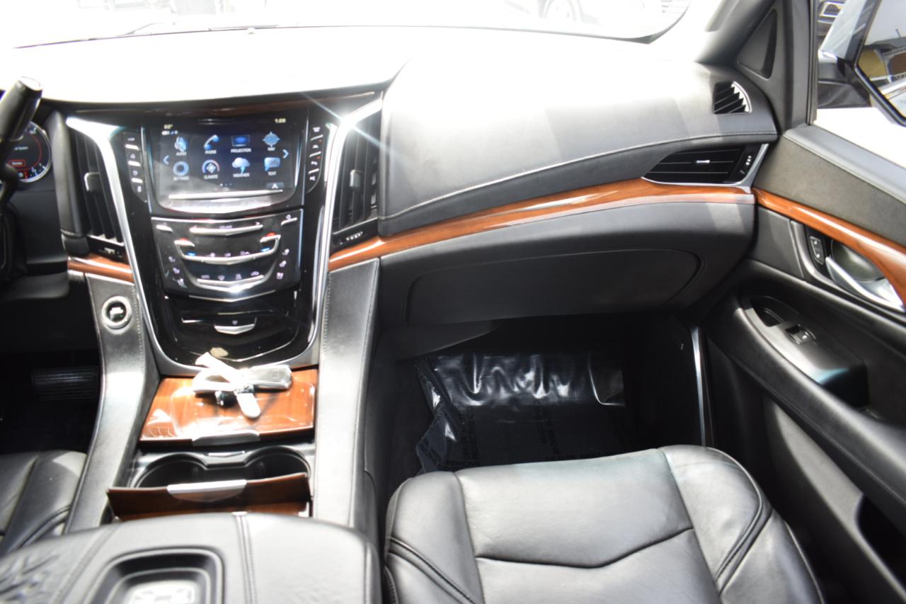 Cadillac Escalade ESV 2WD Luxury 2017