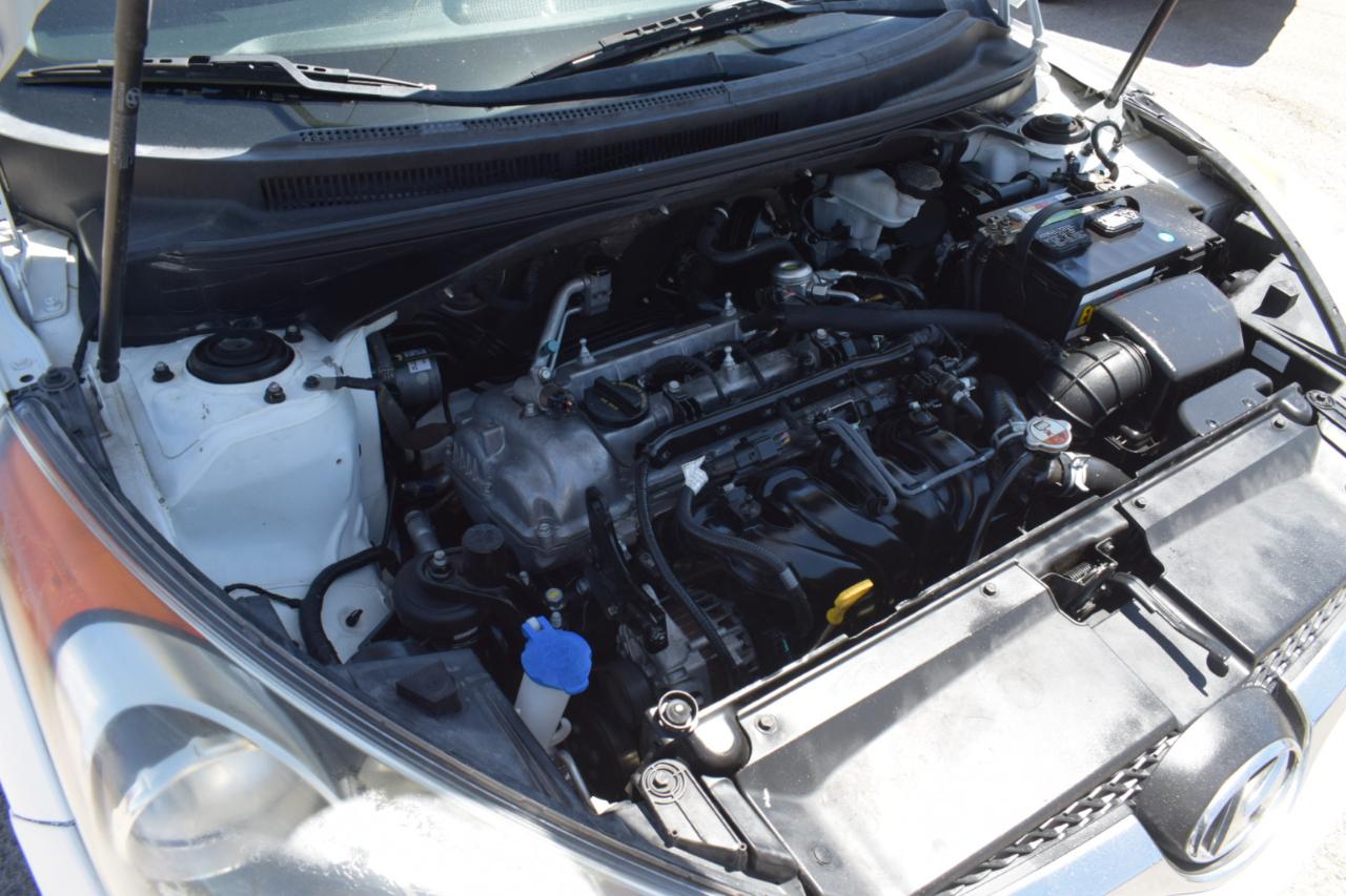 Hyundai Veloster Base 6MT 2016