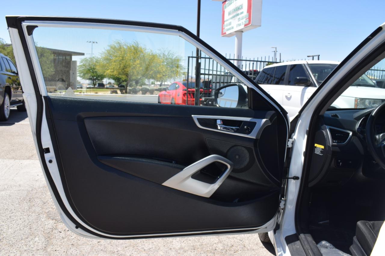 Hyundai Veloster Base 6MT 2016