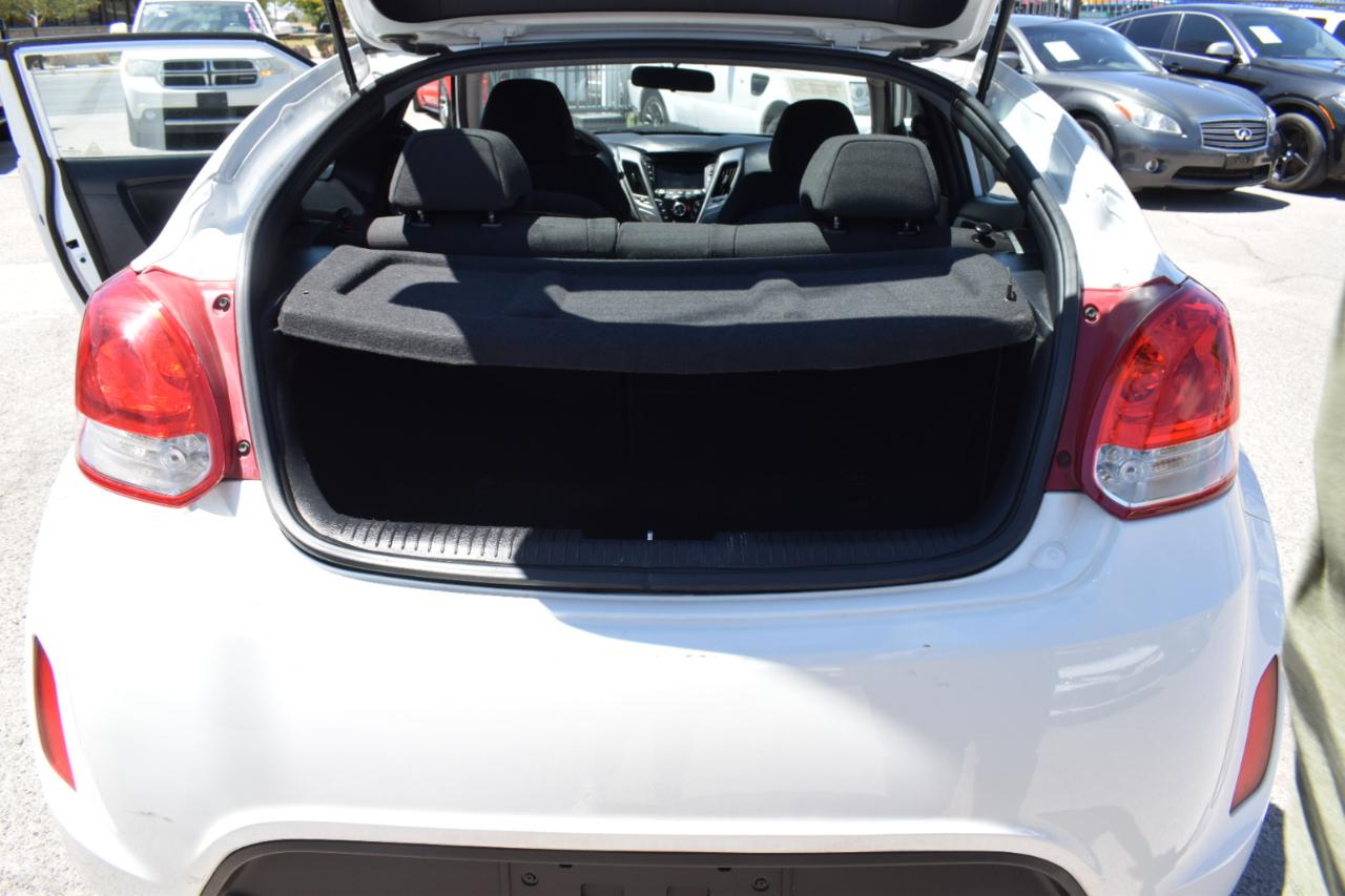 Hyundai Veloster Base 6MT 2016