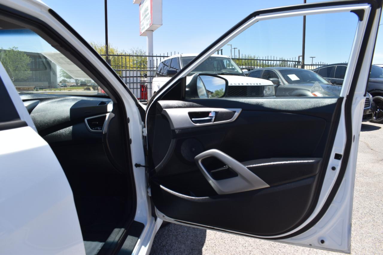 Hyundai Veloster Base 6MT 2016