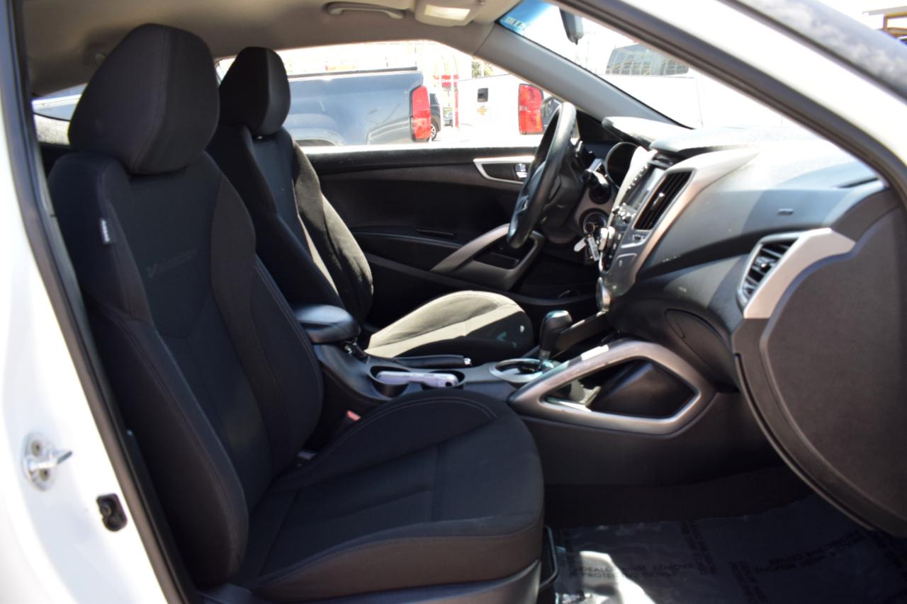 Hyundai Veloster Base 6MT 2016