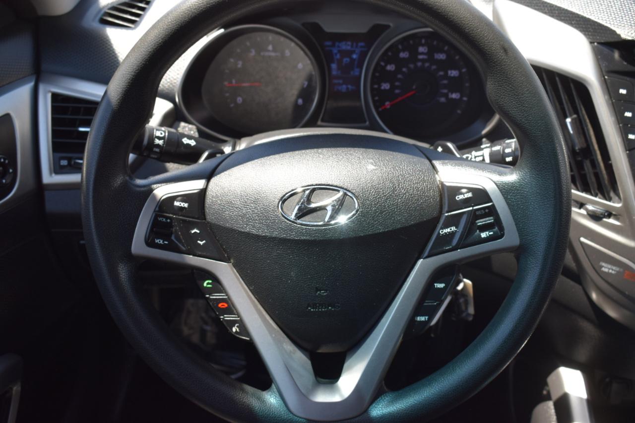 Hyundai Veloster Base 6MT 2016