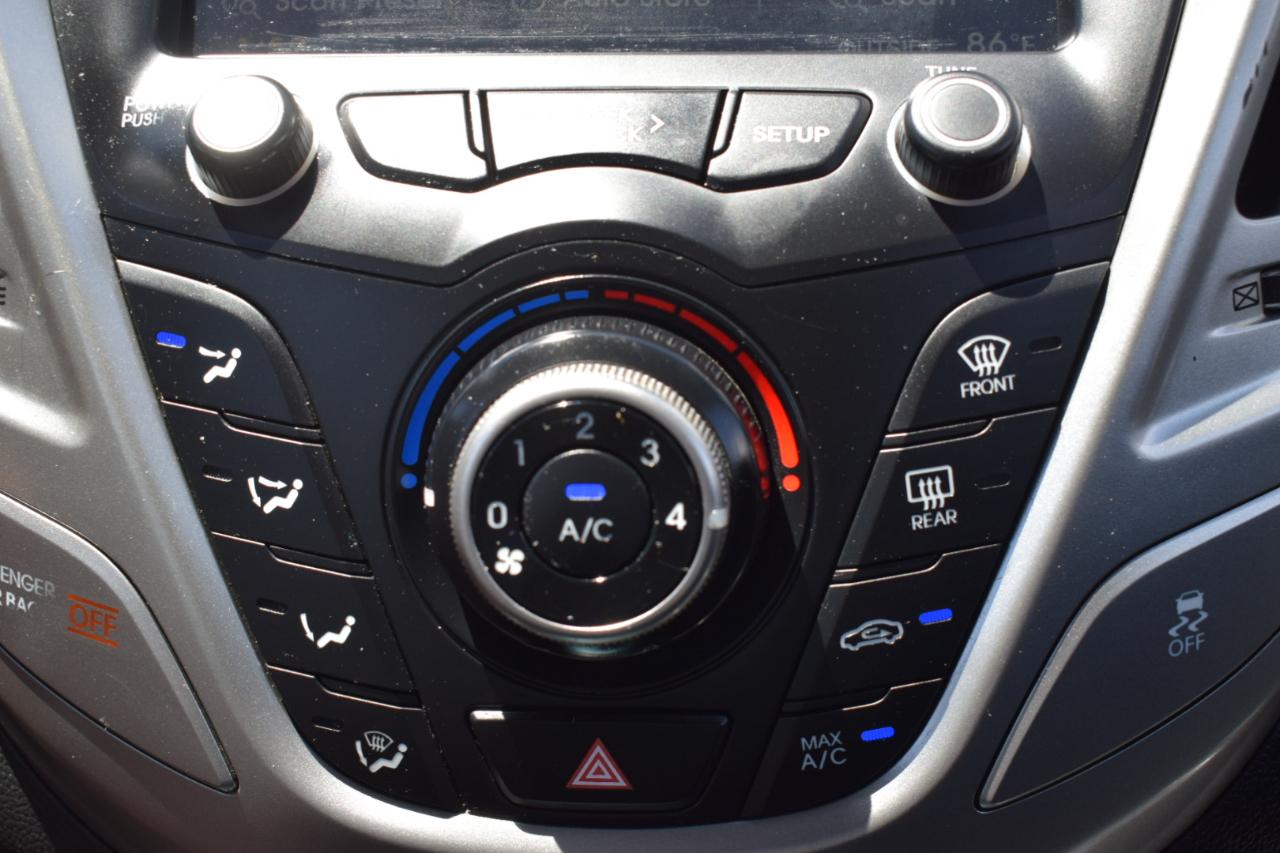 Hyundai Veloster Base 6MT 2016