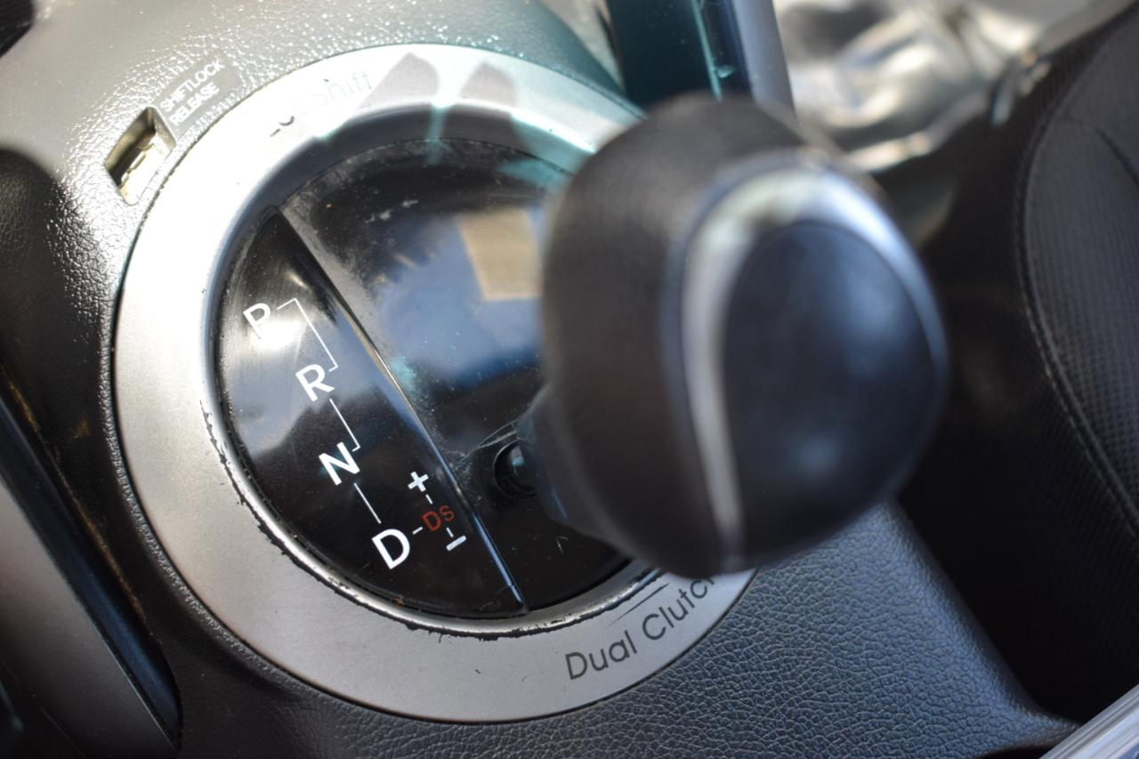 Hyundai Veloster Base 6MT 2016