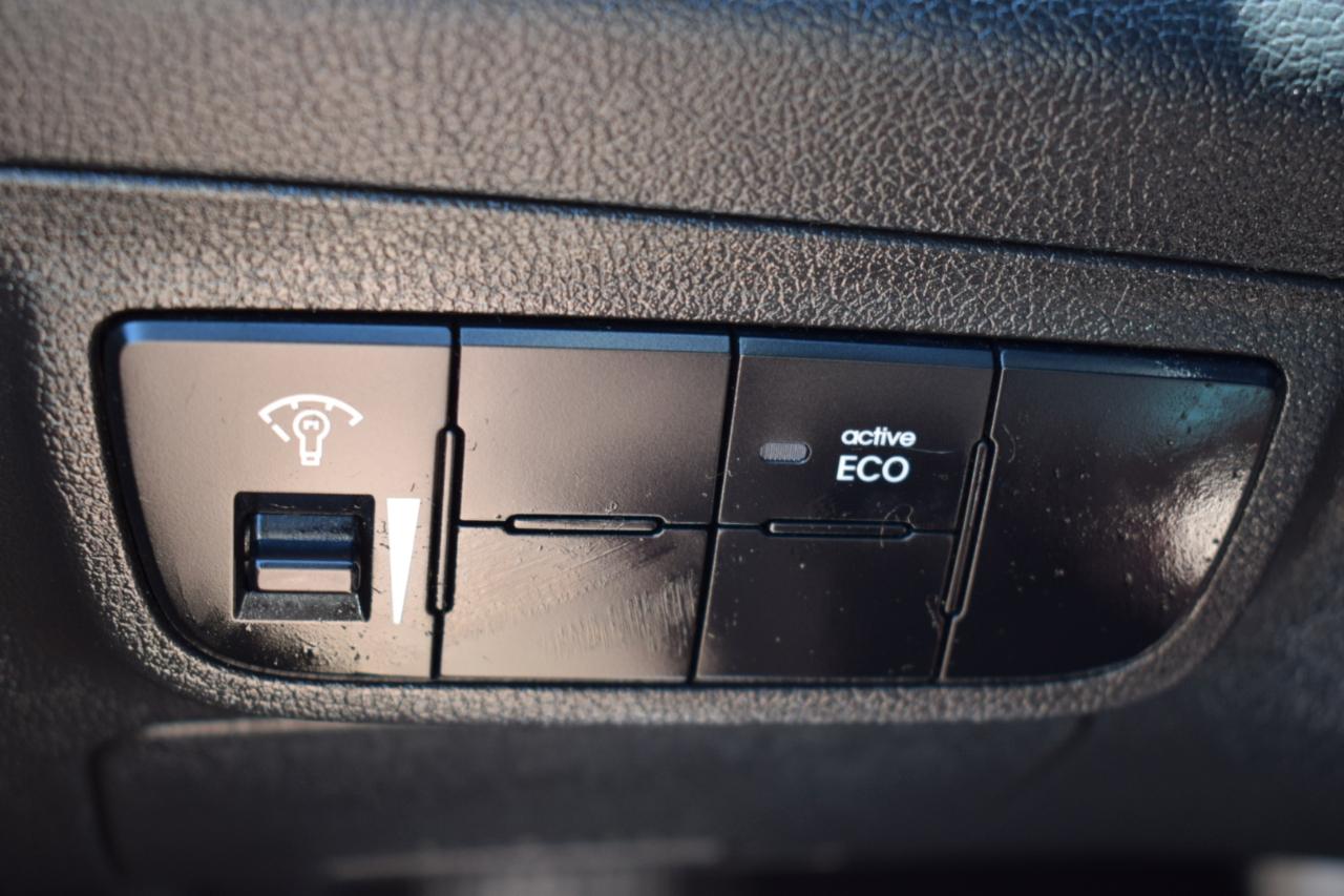 Hyundai Veloster Base 6MT 2016