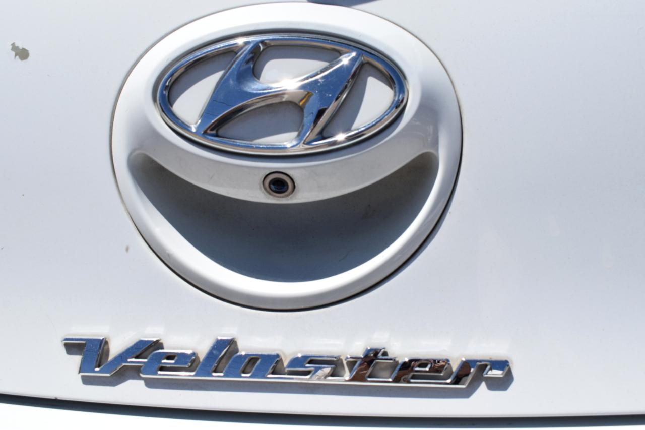 Hyundai Veloster Base 6MT 2016