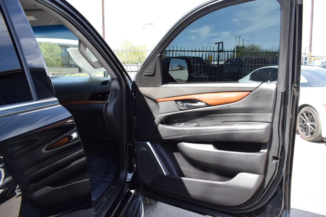 Cadillac Escalade Luxury 2WD 2019