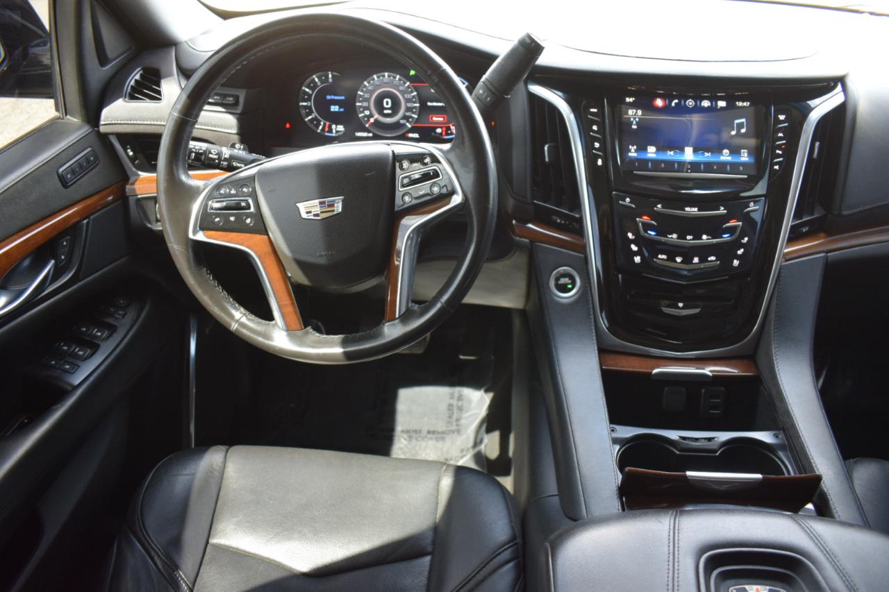 Cadillac Escalade Luxury 2WD 2019