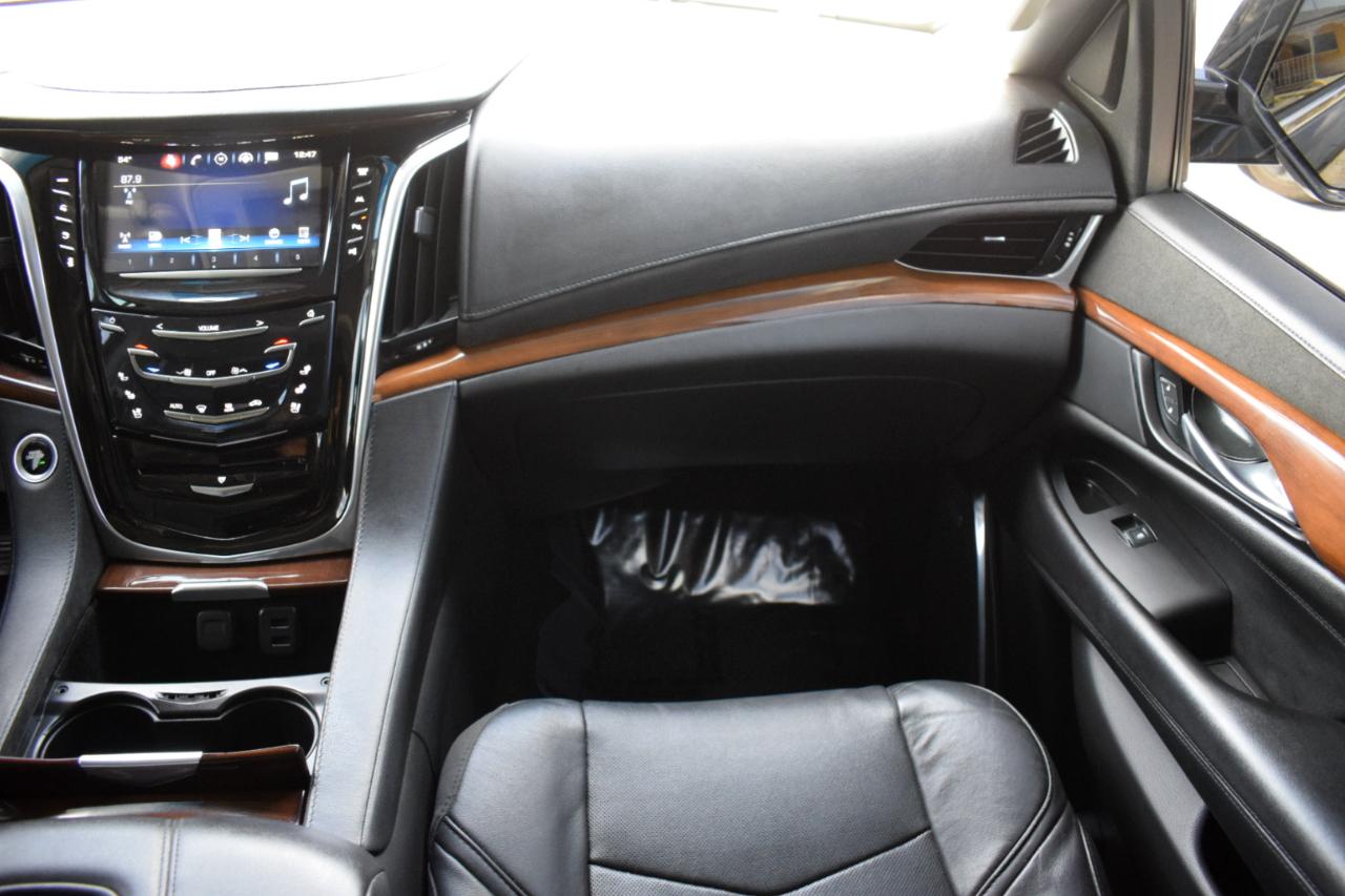 Cadillac Escalade Luxury 2WD 2019