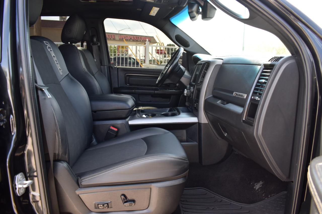 RAM 1500 Rebel Crew Cab SWB 4WD 2017