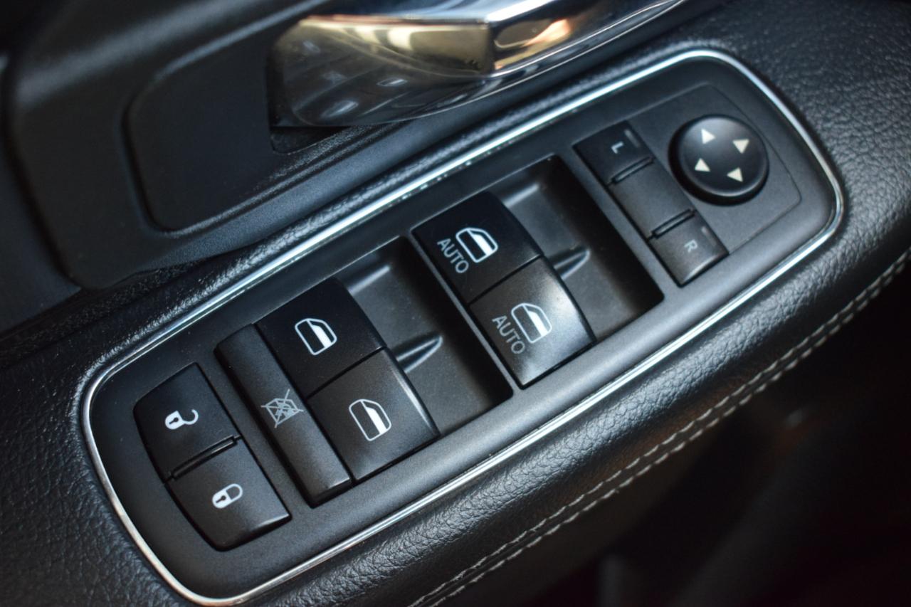 RAM 1500 Rebel Crew Cab SWB 4WD 2017