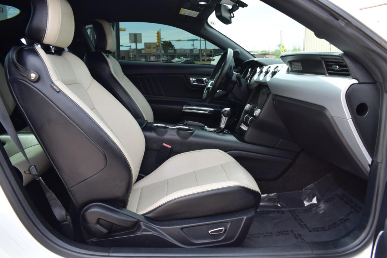 Ford Mustang GT Premium Coupe 2016