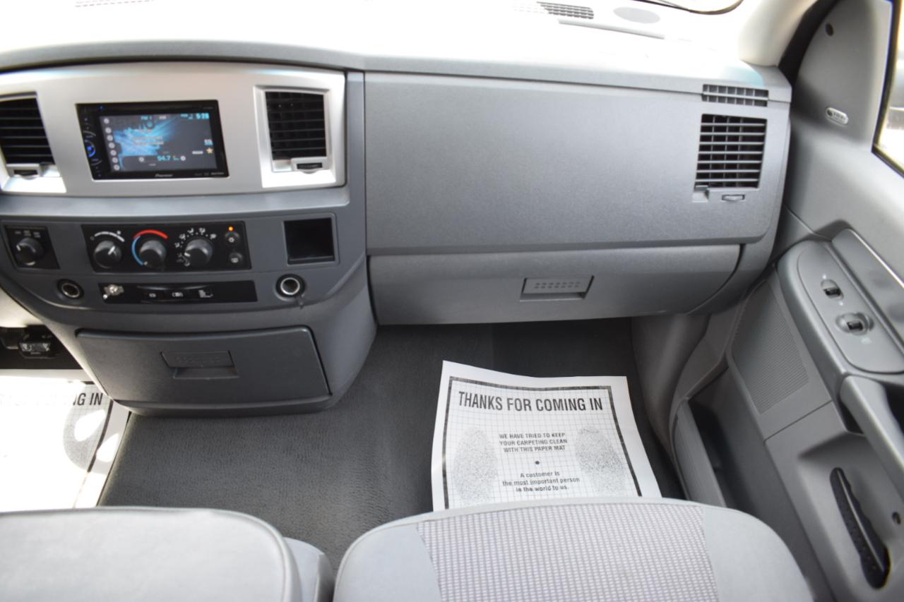 Dodge Ram 2500 SXT Mega Cab 4WD 2009
