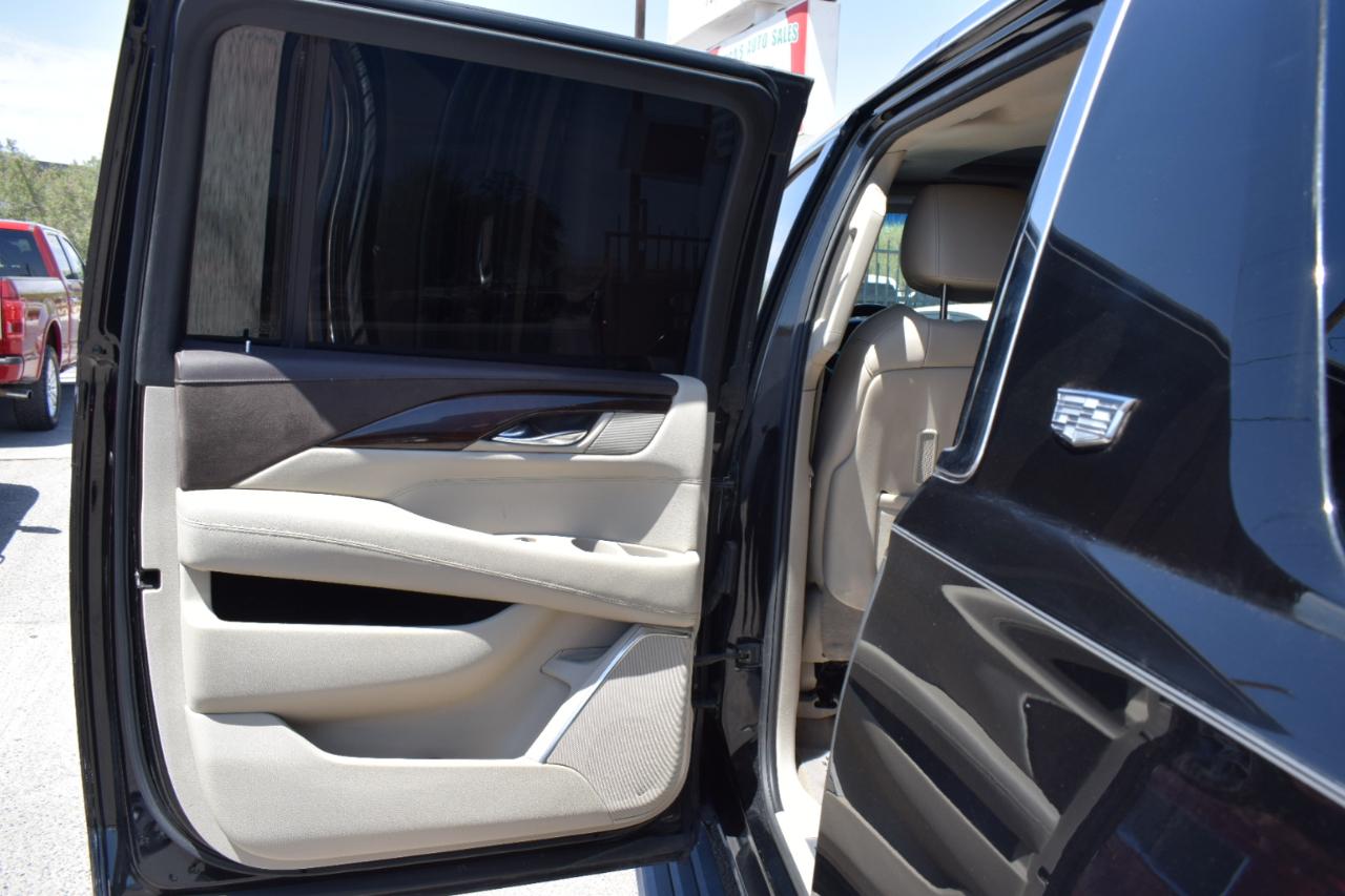Cadillac Escalade ESV Premium 4WD 2016