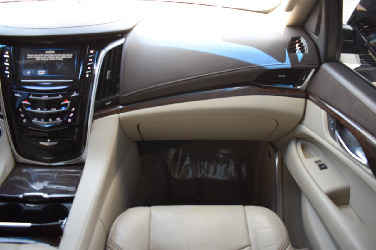 Cadillac Escalade ESV Premium 4WD 2016
