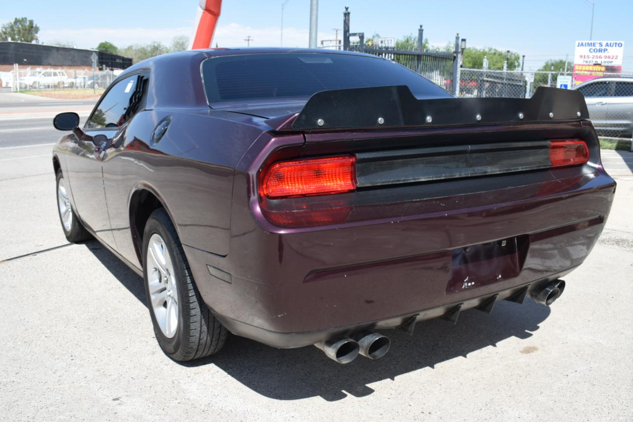Dodge Challenger SE 2010