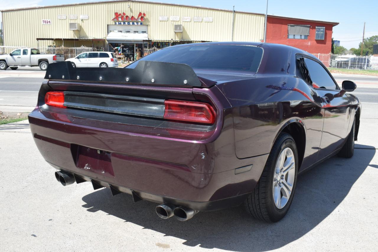 Dodge Challenger SE 2010