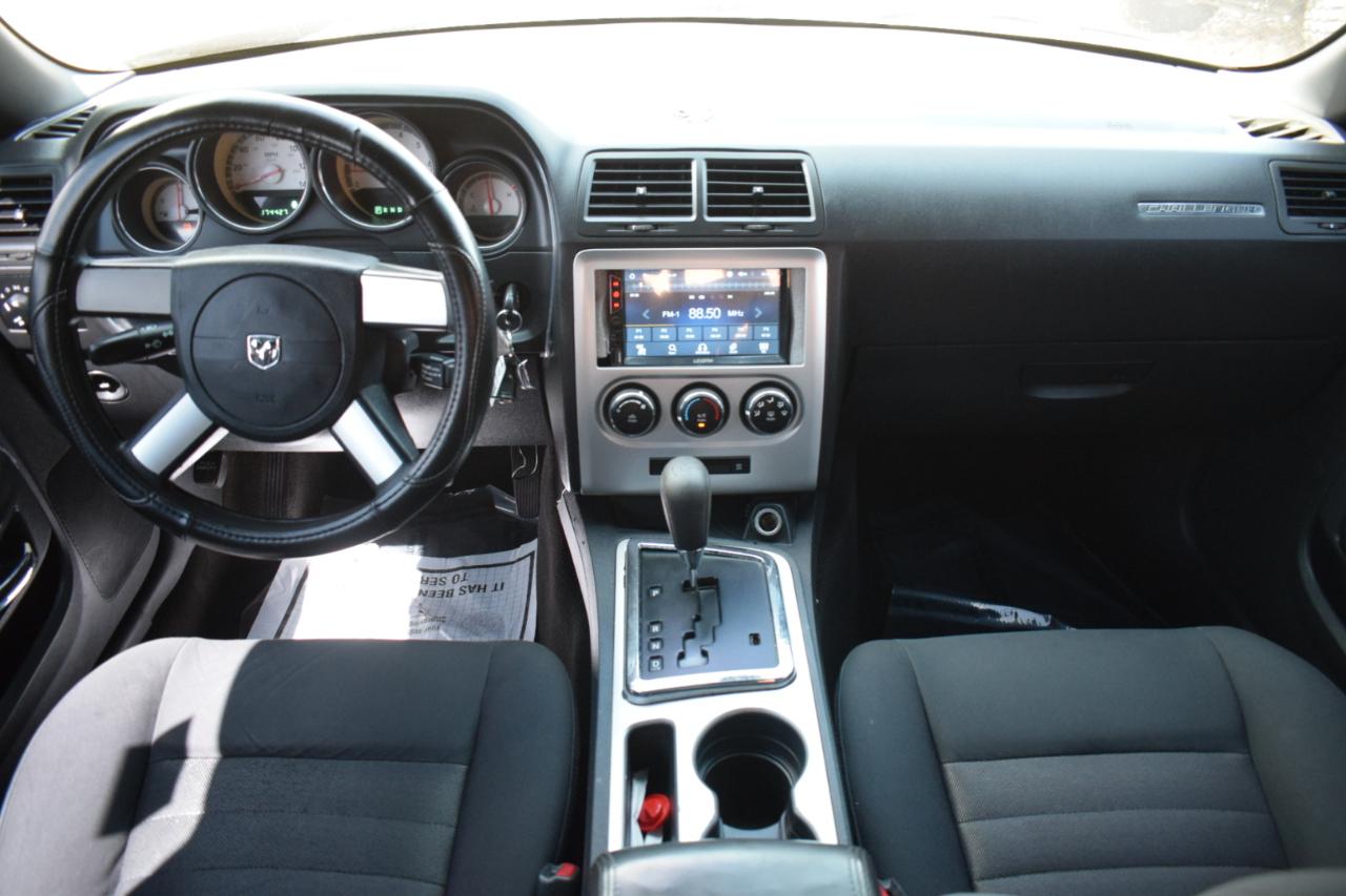 Dodge Challenger SE 2010