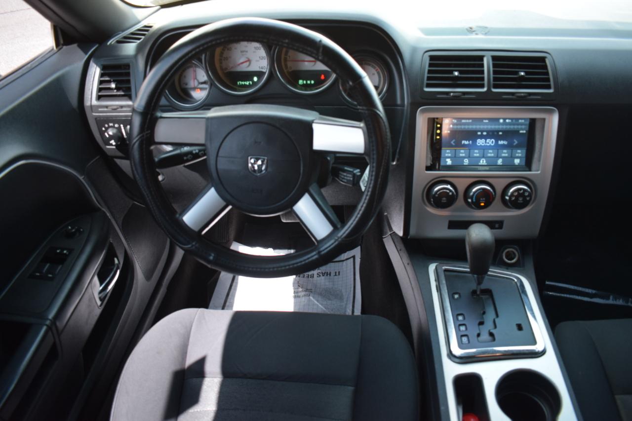 Dodge Challenger SE 2010