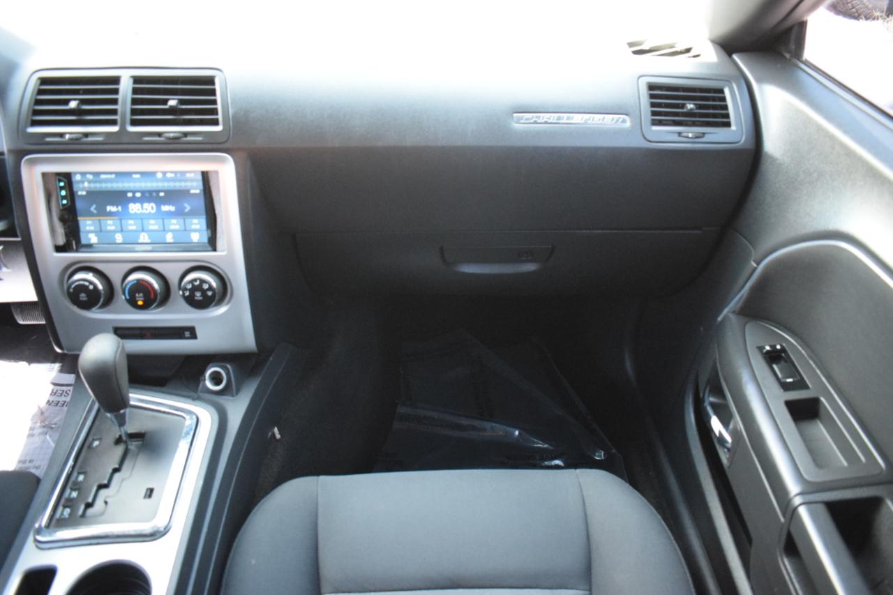 Dodge Challenger SE 2010