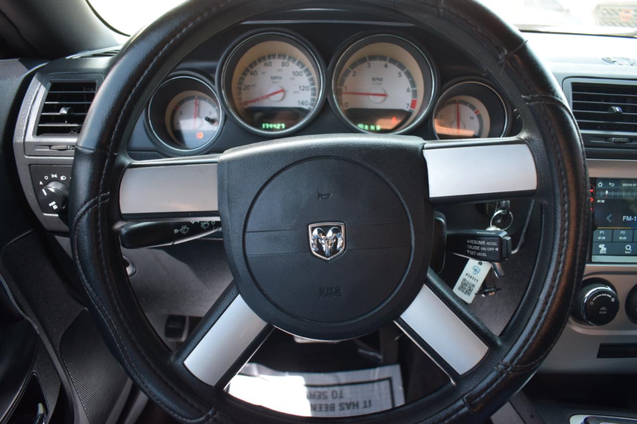 Dodge Challenger SE 2010