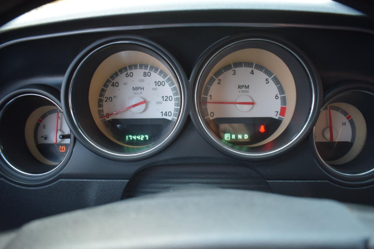 Dodge Challenger SE 2010