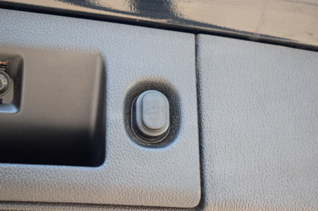 Cadillac Escalade Luxury 2WD 2015