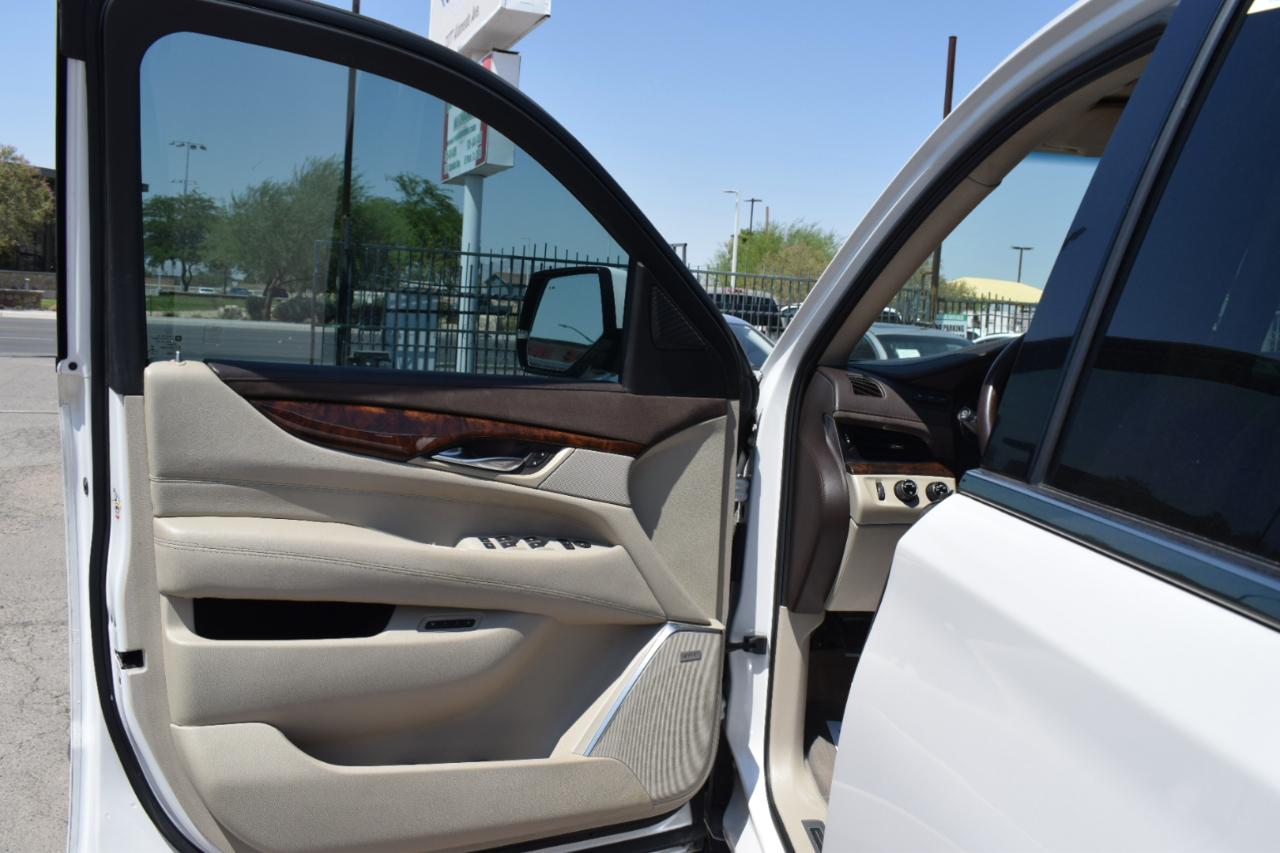 Cadillac Escalade Luxury 4WD 2016
