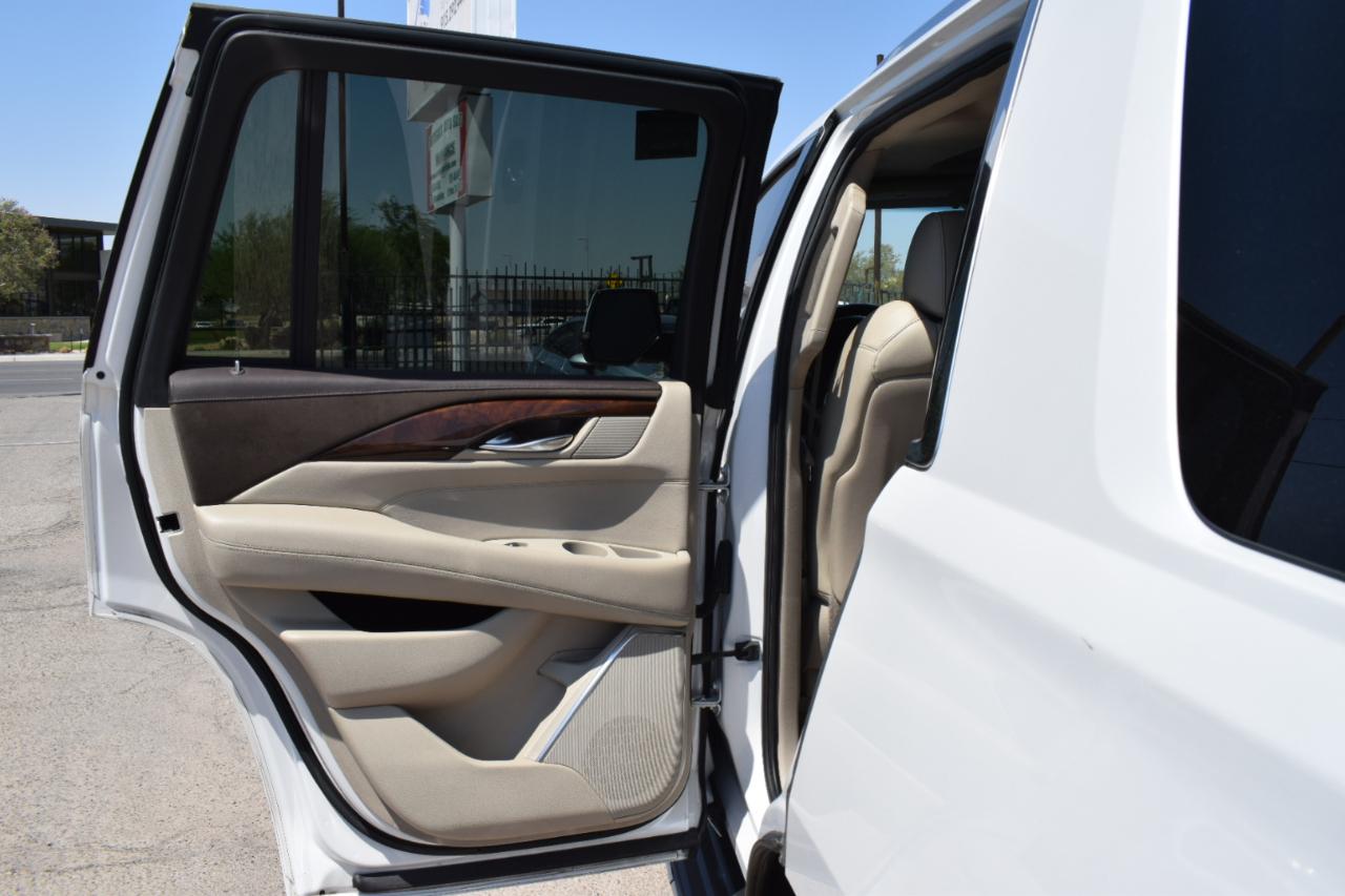 Cadillac Escalade Luxury 4WD 2016