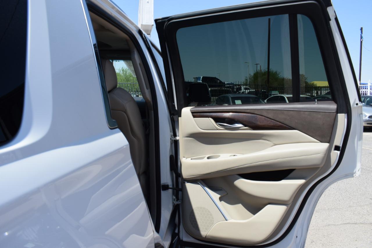 Cadillac Escalade Luxury 4WD 2016
